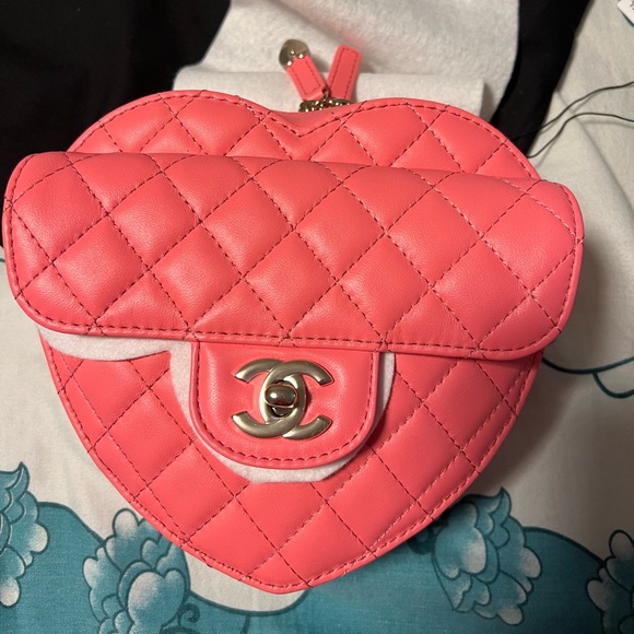 CHANEL Pink Quilted Heart Crossbody Bag - Picture 2 of 5